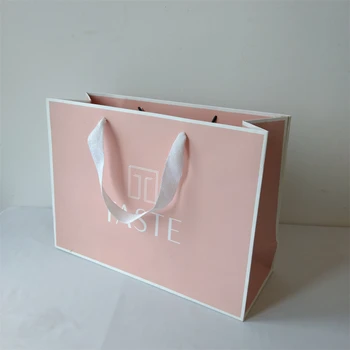 500 шт. /лот Изготовленная на заказ Розовая бумажная сумка для покупок с белыми рамками, Матовая ламинированная Функциональная сумка для покупок розничной одежды