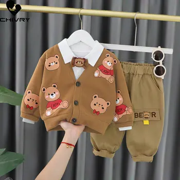 Комплекты одежды для мальчиков из трех предметов, новинка 2023 года, весеннее вязаное пальто с мультяшным медведем, рубашки с лацканами, топы со штанами, модная детская одежда
