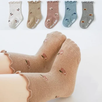 Новые мягкие хлопковые детские носки с милым цветком, мягкие эластичные носки средней длины для новорожденных девочек, носки на нескользящей подошве