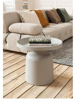 Скандинавская гостиная железный художественный журнальный столик маленькая квартира круглая современная минималистичная светлая роскошная домашняя креативная прикроватная тумбочка сбоку